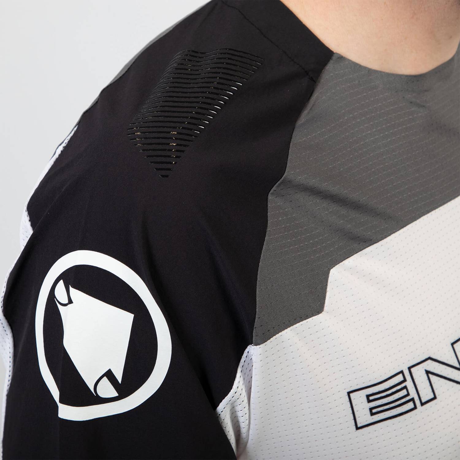 14268142-1595031735470235